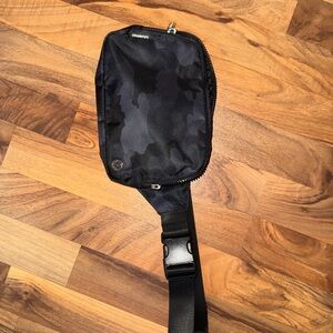 Camo lululemon crossbody